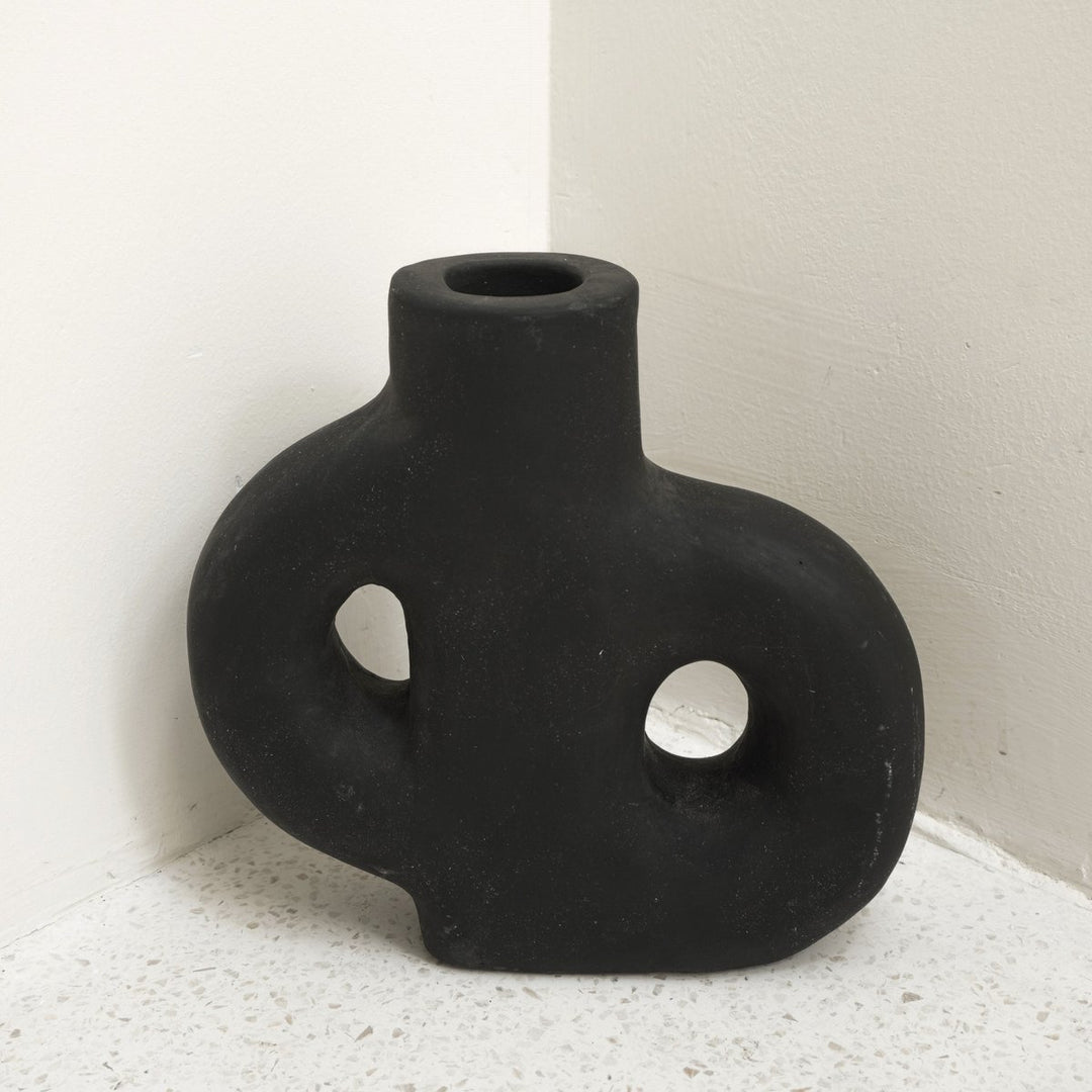 Boho-Vase „Lembah“ – Klein, Handgegossen aus Schwarzem Ton