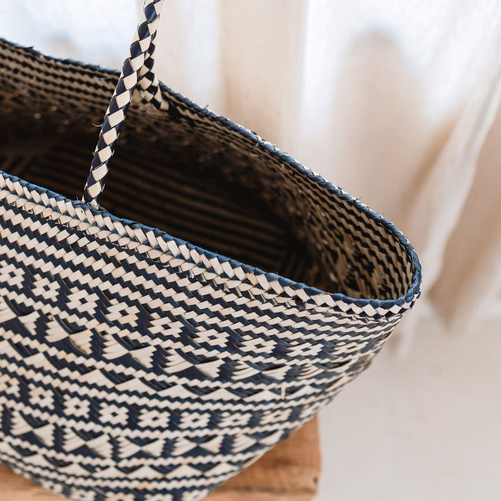 Kidul Boho-Tragetasche – Handgewebt aus Seegras, Schwarz-Natur