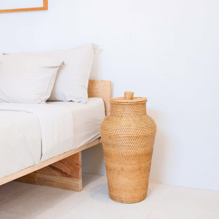 Große Boho-Dekovase Kidung – Rattan-Bodenvase für Trockenblumen (Ø 30 cm)