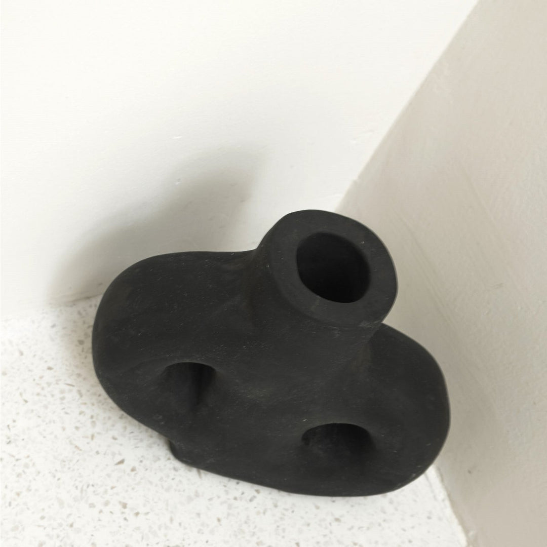 Boho-Vase „Lembah“ – Klein, Handgegossen aus Schwarzem Ton