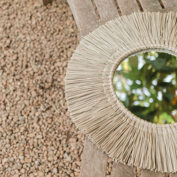 Runder Boho-Wandspiegel Rimba – Seegras-Spiegel mit Sonnenstrahlen-Design (Ø 60 cm)