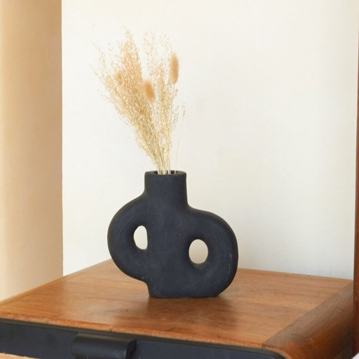 Boho-Vase „Lembah“ – Klein, Handgegossen aus Schwarzem Ton
