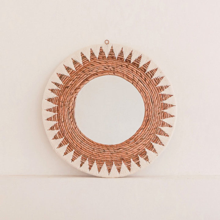 Runder Wandspiegel „Awan“ (Ø 58 cm) – Gewebte Boho-Dekoration