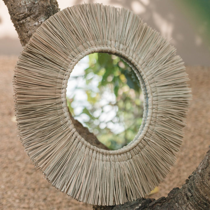 Runder Boho-Wandspiegel Rimba – Seegras-Spiegel mit Sonnenstrahlen-Design (Ø 60 cm)