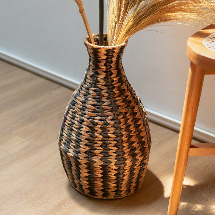 Geflochtene Boho Vase DAYANA – Schwarz | Wasserhyazinthe