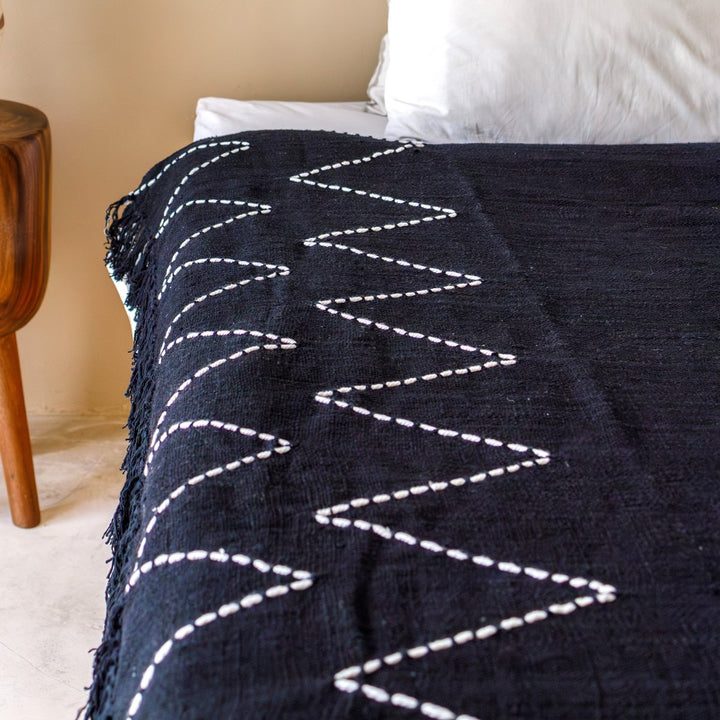 Boho-Decke LINGGAH – Handgewebte Baumwolle, Schwarz, 140x200 cm